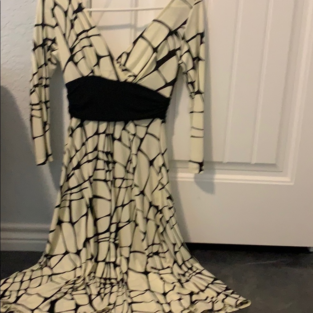 Off white/black dress size 4